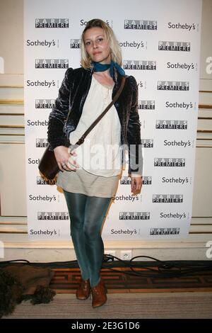 Florence Thomassin participe à une vente aux enchères au profit de trois associations caritatives, 'la chaîne de l'espoir', 'handicaps', 'les services hospitaliers pour les enfants malades', à Sotheby's à Paris, France, le 30 mars 2009. Photo de Denis Guignebourg/ABACAPRESS.COM Banque D'Images