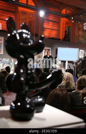 Laurent Baffie participe à une vente aux enchères au profit de trois associations caritatives, 'la cha”ne de l'espoir', 'handicaps', 'les services hospitaliers pour les enfants maladess', à Sotheby's à Paris, France, le 30 mars 2009. Photo de Denis Guignebourg/ABACAPRESS.COM Banque D'Images