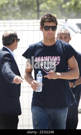 Yoann Gourbrassard, joueur de Bordeaux, sur la place Quinconces à Bordeaux, France, le 31 mai 2009, après avoir remporté le match final de la première Ligue française contre Caen le 30 mai 2009 à Caen. Bordeaux a remporté son premier titre de championnat de la Ligue française en 10 ans après avoir remporté 1-0 le dernier jour de la saison. Photo de Patrick Bernard/ABACAPRESS.COM Banque D'Images