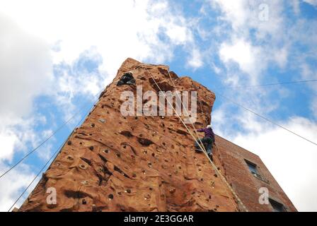 Urban Rock Climing Wall Queens NYC, Rock Climing n'a jamais été aussi proche de chez soi. Banque D'Images