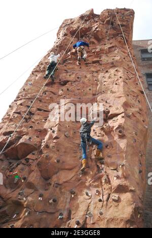 Urban Rock Climing Wall Queens NYC, Rock Climing n'a jamais été aussi proche de chez soi. Banque D'Images