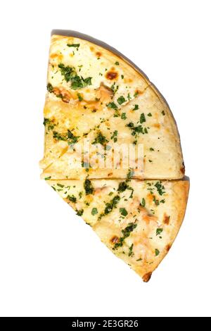 Pizza au saumon en tranches avec fromage à la crème et mozzarella isolée sur blanc, vue de dessus Banque D'Images