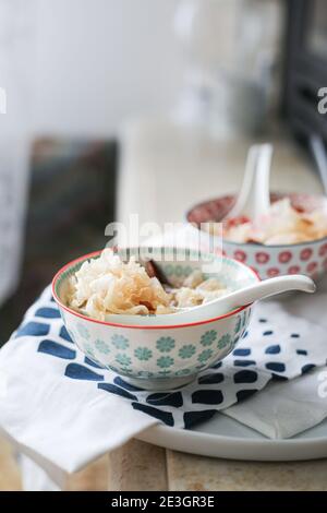 Tremella, baie de goji et soupe sucrée de jujube. Une soupe avec de nombreux avantages pour la santé Banque D'Images