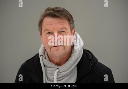 Dresde, Allemagne. 18 janvier 2021. Hans-Jürgen 'Dixie' Dörner, ancien joueur de football SG Dynamo Dresden, se tient dans le Grand jardin. Dörner aura 70 ans le 25 janvier 2020. Credit: Robert Michael/dpa-Zentralbild/dpa/Alay Live News Banque D'Images