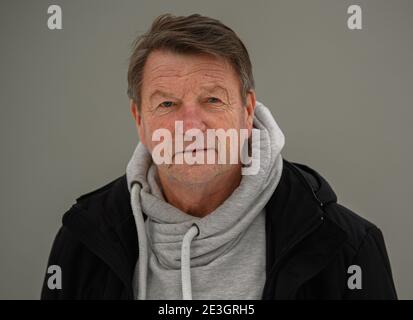 Dresde, Allemagne. 18 janvier 2021. Hans-Jürgen 'Dixie' Dörner, ancien joueur de football SG Dynamo Dresden, se tient dans le Grand jardin. Dörner aura 70 ans le 25 janvier 2020. Credit: Robert Michael/dpa-Zentralbild/dpa/Alay Live News Banque D'Images