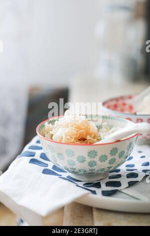 Tremella, baie de goji et soupe sucrée de jujube. Une soupe avec de nombreux avantages pour la santé Banque D'Images
