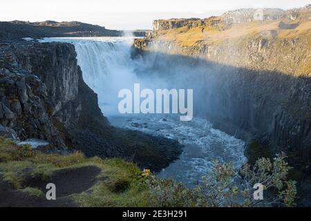 Destifoss, Île Wasserfall auf, Wasserfall des Flusses Jökulsá á á Fjöllum Gletscherfluß, Gletscherfluss, Jökulsárgljúfur-Nationalpark, Schlucht Jökul Banque D'Images