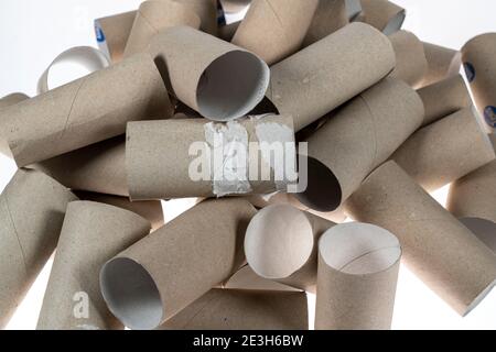 Pile, montagne de vide, rouleaux de papier hygiénique usagés, Banque D'Images