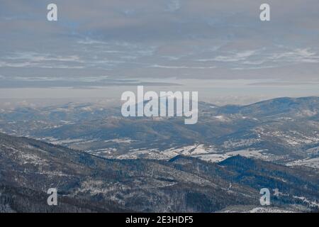 Montagnes d'hiver dans les Beskids de Silésie Banque D'Images