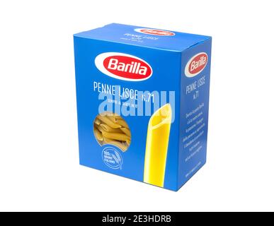 Italie - novembre 2020: penne lisce 71 Real pack de pâtes italiennes de Barilla sur blanc illustratif éditorial Banque D'Images