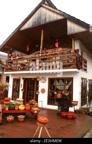 Magasin de céramique à Horezu, comté de Valcea, Roumanie Banque D'Images