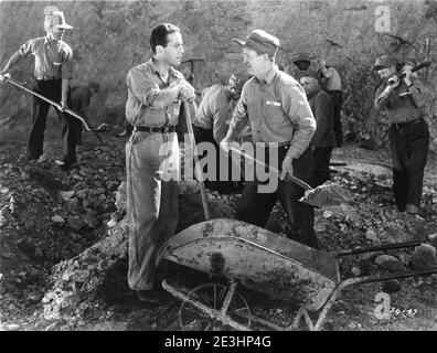 HUMPHREY BOGART et JOE SAWYER à SAN QUENTIN Directeur 1937 LLOYD BACON Story Robert Tasker et John Bright Warner Bros. / premiers distributeurs nationaux (Royaume-Uni) Banque D'Images