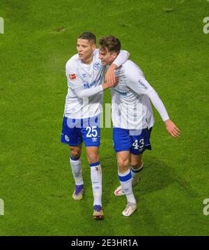 Jubilation Matthew HOPPE r. (GE) après son but à 1: 1, avec amine HARIT (GE), Soccer 1. Bundesliga, 16e jour de match, Eintracht Frankfurt (F) - FC Schalke 04 (GE), le 17 janvier 2021 à Francfort/Allemagne. € | utilisation dans le monde entier Banque D'Images