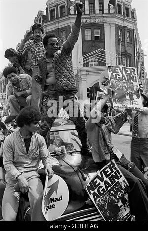 La Ligue anti-nazie manifestant contre le Front national, Cardiff, 1978 Banque D'Images