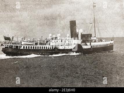 Une photographie imprimée des années 1940 du bateau à aubes WHIPPINGHAM, d'excursion du Southern Railway. (Ferry de Portsmouth-Ryde). Construit en 1930 par Fairfield Shipbuilding & Engineering à Govan, Glasgow avec des moteurs diagonaux composés. Dimensions : 244 pi x 30.1 pi 825 tonnage brut. Elle a assisté aux évacuations de Dunkerque, sauvant 2700 soldats sur son seul passage, est revenue à son rôle de ferry jusqu'en 1941, puis a servi comme un minesweeper et un navire anti-avion. A également été impliqué sur la côte sud et au débarquement en Normandie en 1944. Servi sur la rivière Escaut et décomposé en Belgique en mai 1963 Banque D'Images