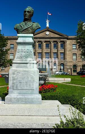 Monument général Isaac Brock. Le palais de justice du comté de Leeds et Grenville Brockville Ontario Canada Banque D'Images