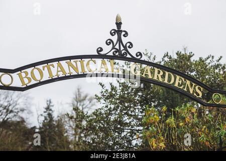 Entrée aux jardins botaniques à l'intérieur du parc Royal Victoria dans la ville de Bath, Somerset, Angleterre, Royaume-Uni. Banque D'Images