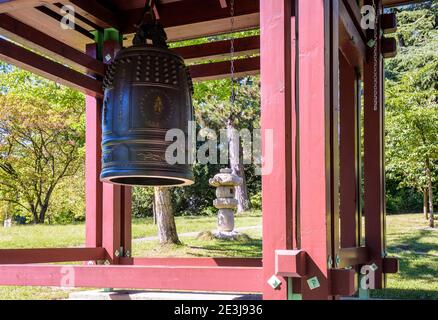 Réplique de la cloche Shinagawa installée dans le parc Ariana à Genève. Banque D'Images
