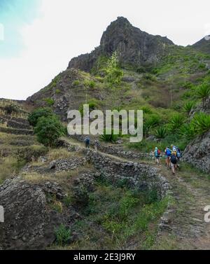 Cap-Vert, île de Santo Antao, balade, groupe, dans les montagnes. Banque D'Images