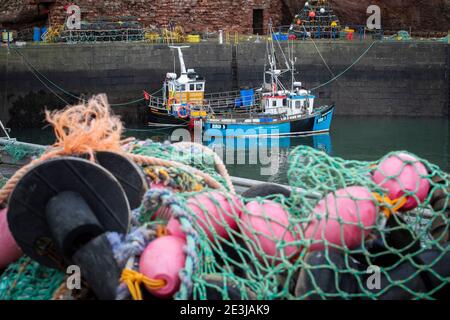 Bateaux de pêche amarrés dans le port de Dunbar, Lothian est. Date de la photo: Mardi 19 janvier 2021. Banque D'Images