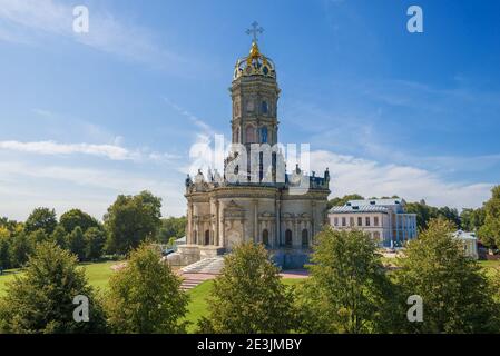 Église du signe de la Sainte Vierge Marie à Dubrovitsy le jour ensoleillé d'août. Podolsk, région de Moscou. Russie Banque D'Images