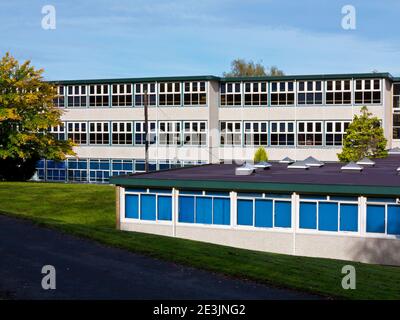 Vue extérieure de Highfields School une école secondaire à Matlock Dans le Derbyshire Dales dans le Peak District Angleterre Royaume-Uni Banque D'Images