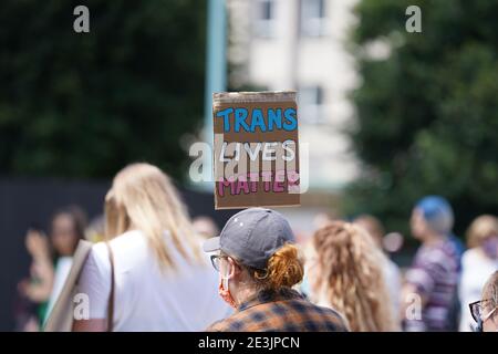 Plymouth, Royaume-Uni. 18 juillet 2020. TRANS vit affaire de protestation sur la place civique, dans le centre de la ville. Banque D'Images