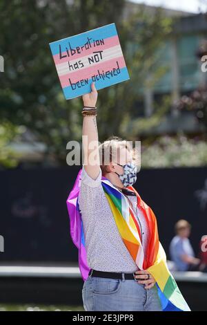 Plymouth, Royaume-Uni. 18 juillet 2020. TRANS vit affaire de protestation sur la place civique, dans le centre de la ville. Banque D'Images