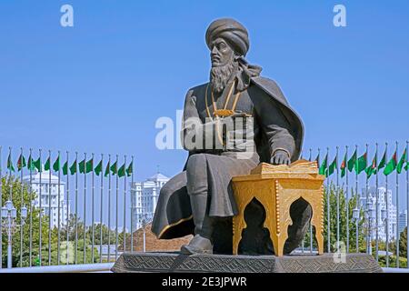 Statue de Magtymguly Pyragy / Mahtumkulu Firaki, chef spirituel et poète philosophique turkmène, Achgabat, Turkménistan Banque D'Images