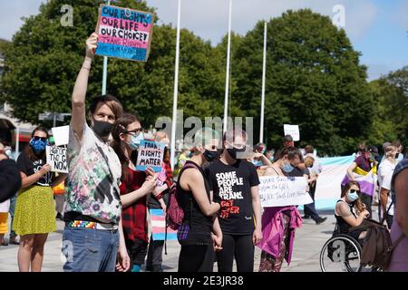 Plymouth, Royaume-Uni. 18 juillet 2020. TRANS vit affaire de protestation sur la place civique, dans le centre de la ville. Banque D'Images