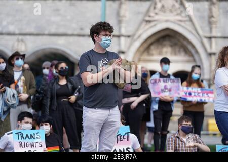 Plymouth, Royaume-Uni. 18 juillet 2020. TRANS vit affaire de protestation sur la place civique, dans le centre de la ville. Banque D'Images