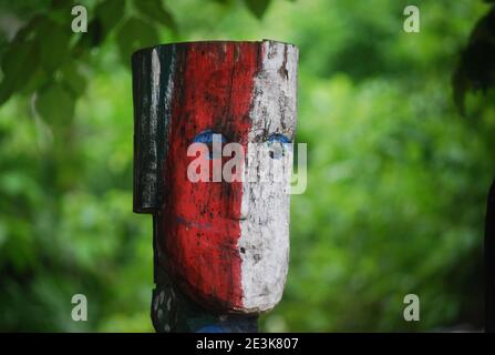 Totem pôle dans l'île thaïlandaise Ko Surin Banque D'Images