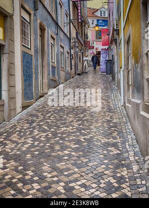 Portugal - 2019 janvier : rues étroites et pittoresques dans le centre historique de Sintra. C'est une ville de la région de Lisbonne au Portugal, située sur le Por Banque D'Images