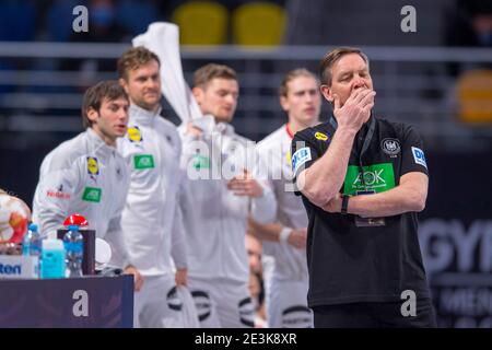 Madinat Sittah Uktubar, Égypte. 19 janvier 2021. Handball: Coupe du monde, Allemagne - Hongrie, cycle préliminaire, Groupe A, Matchday 3. L'entraîneur national Alfred Gislason sur la touche. Credit: Sascha Klahn/dpa/Alay Live News Banque D'Images