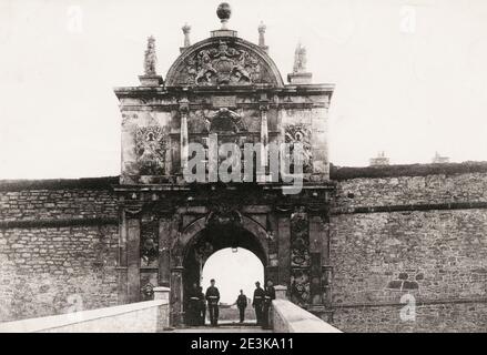 Photographie d'époque du XIXe siècle : entrée de Plymouth à la Citadelle Banque D'Images