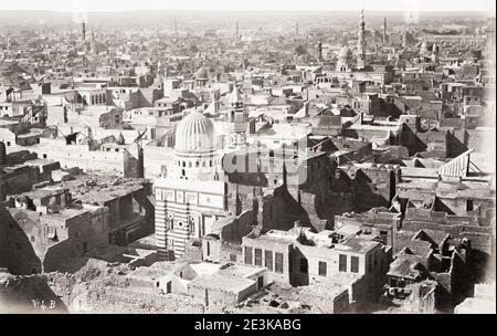 Photographie vintage du 19th siècle : vue sur la ville du Caire depuis la Citadelle. Banque D'Images