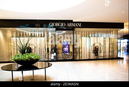 Santa Clara, CA USA - 14 janvier 2021: Giorgio Armani Fashion designer de marque boutique . Les meilleurs vêtements italiens, détaillant de chaussures Banque D'Images