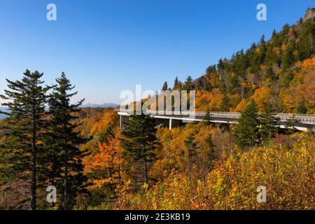 Linville Viaduc le long de la Blue Ridge Parkway en Caroline du Nord, Tennessee. Banque D'Images