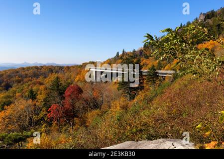 Automne le long de la Blue Ridge Parkway en Caroline du Nord. Banque D'Images