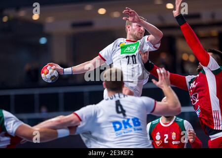 Madinat Sittah Uktubar, Égypte. 19 janvier 2021. Handball: Coupe du monde, Allemagne - Hongrie, cycle préliminaire, Groupe A, Matchday 3. Philipp Weber (o), en Allemagne, prend une photo de saut. Credit: Sascha Klahn/dpa/Alay Live News Banque D'Images