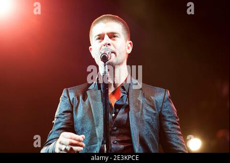 Robin Thicke joue en direct sur scène le 3 jour du Wireless Festival 2014, à Finsbury Park - Londres Banque D'Images