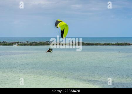 Power parapente sur la Sunshine Coast dans le Queensland, en Australie Banque D'Images