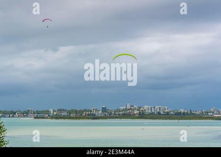 Power parapente sur la Sunshine Coast dans le Queensland, en Australie Banque D'Images