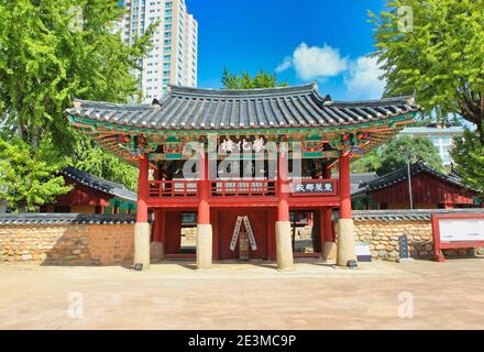 École confucéenne Hyanggyo à Dongrae, Busan, Corée du Sud, Asie. Banque D'Images