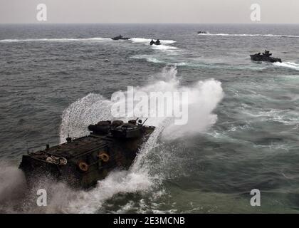 Marines mène une formation d'assaut amphibie. (9135082467). Banque D'Images