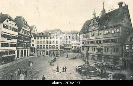 Marktplatz in Tübingen mit Laternenpfahl und Storchenest auf dem Rathaus - Gelaufen 1907. Banque D'Images