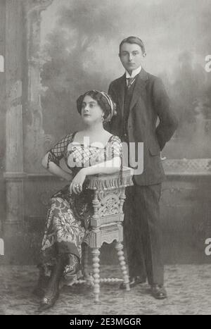 Maria Abamélioration k-Lazareva avec sa nièce Paul de Yougoslavie (1908-9). Banque D'Images