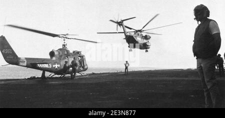 Marine UH-1E sur USS New Orleans (LPH-11) en 1974. Banque D'Images