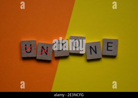 Annulé, avec le préfixe un barré, laissant le mot positif fait Banque D'Images