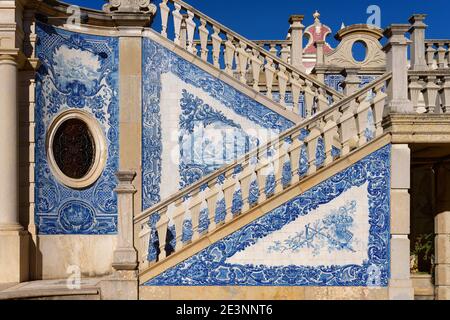 Escalier et azulejos, jardin du Palais Estoi, Estoi, Loule, quartier de Faro, Algarve, Portugal Banque D'Images